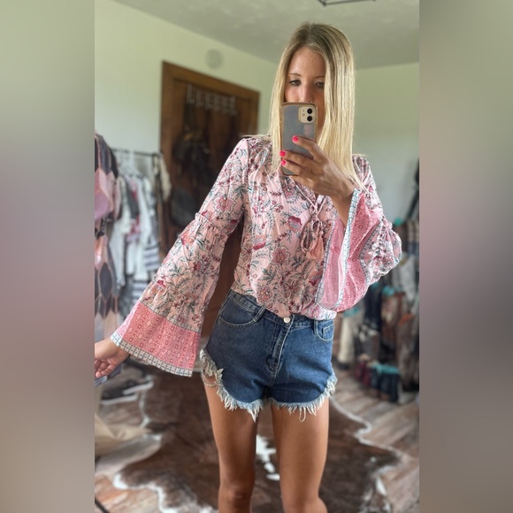Tops - Boho bell sleeve blouse